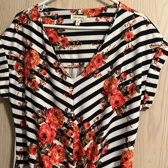 Faith and joy shirt size lrg. Beautiful roses with blue strips attractive - Picture 3 of 6
